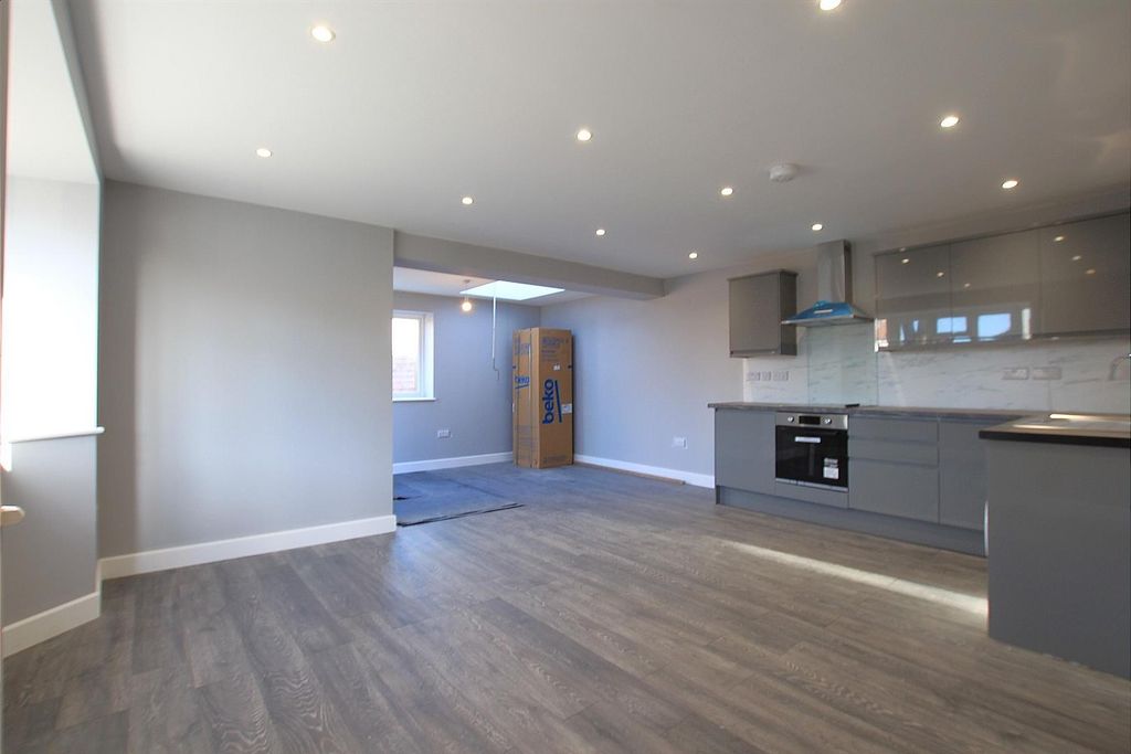 Property photo 1 of 10 Kitchen/ Lounge
