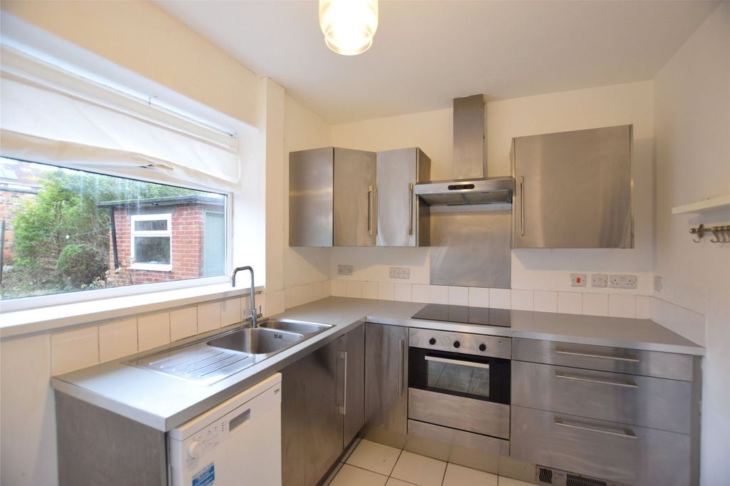 Property photo 3 of 10 Kitchen