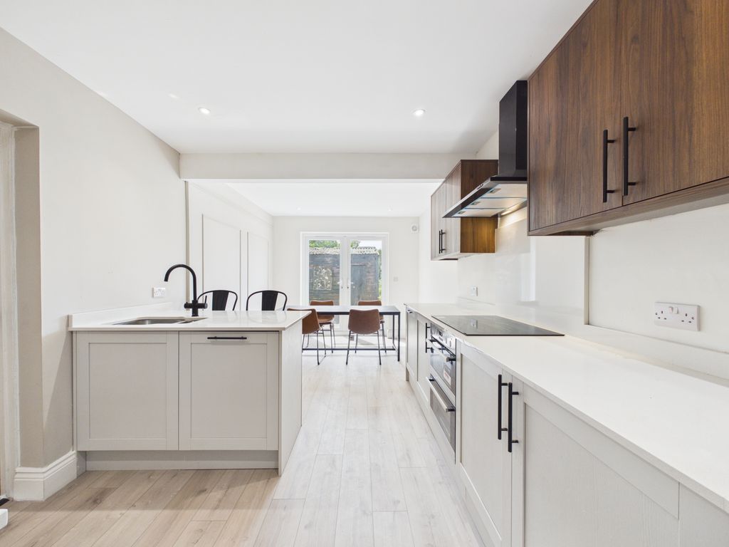 Property photo 3 of 6 Comm Kitchen Diner