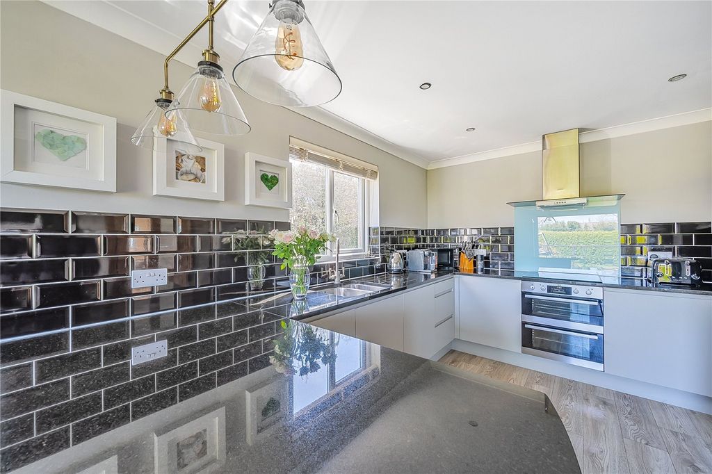 Property photo 3 of 18 Kitchen