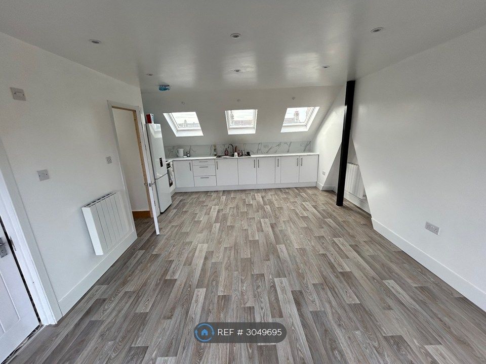 Property photo 2 of 17 Kitchen Diner Living Room 01