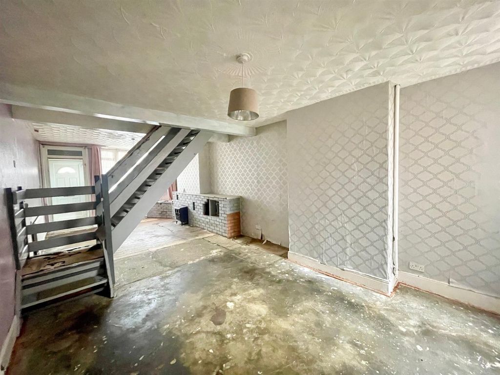 Property photo 3 of 12 Lounge 2.Jpg