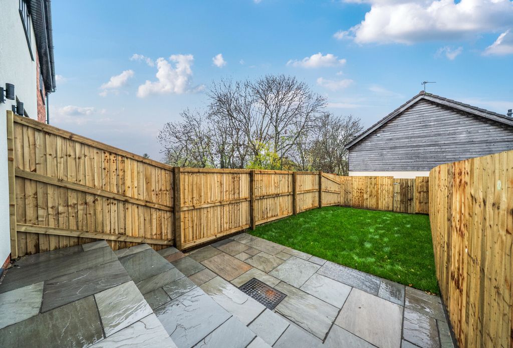 Property photo 3 of 13 1381376-14-691706...