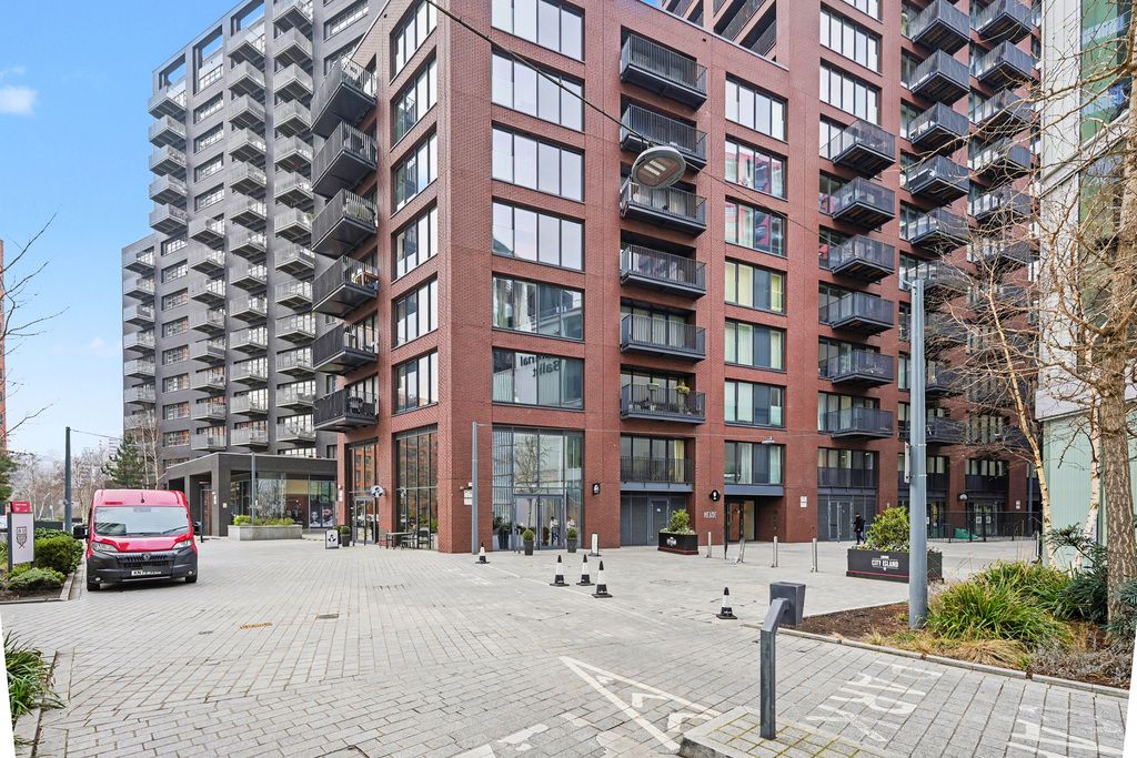 Property photo 1 of 12