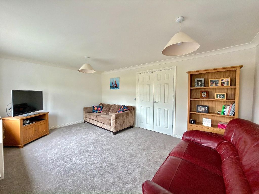 Property photo 3 of 35