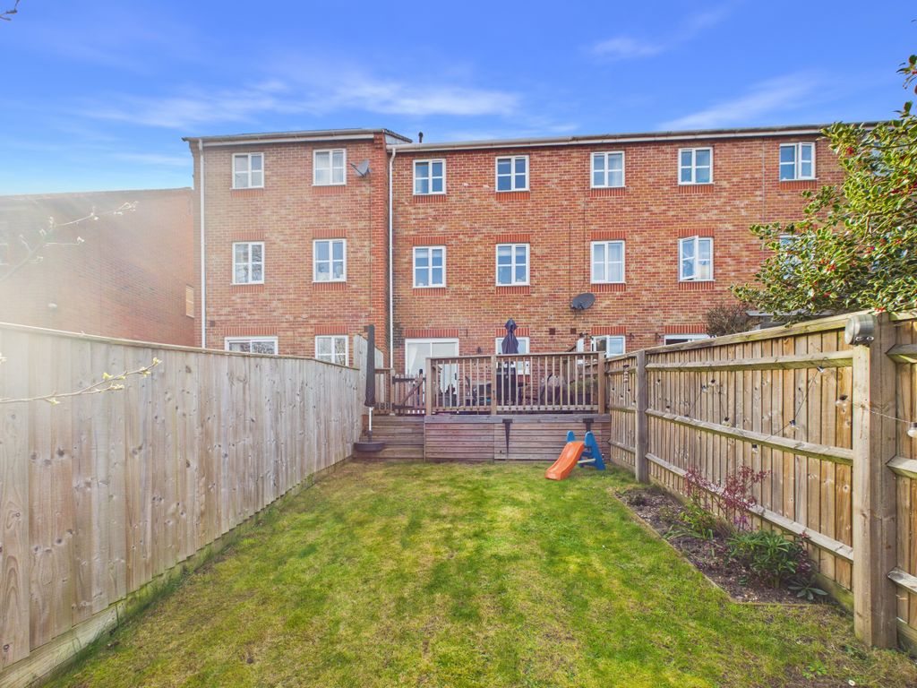 Property photo 3 of 13 Cam02536G0-Pr0080-Still003