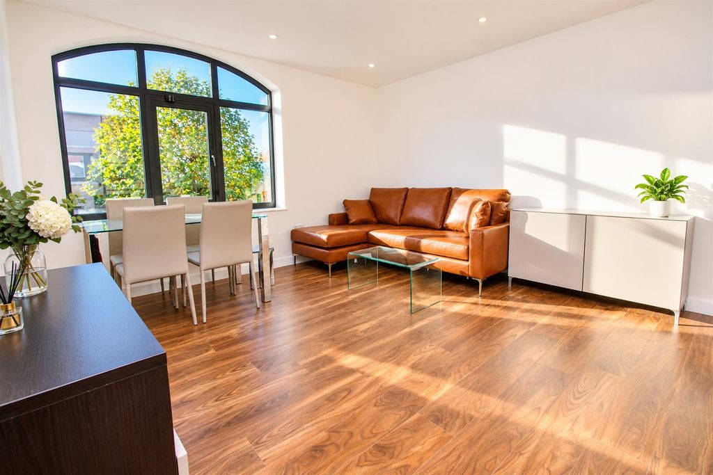 Property photo 2 of 7 4Cfc8732-A921-482B-9075-2Fa65c61284c.Png