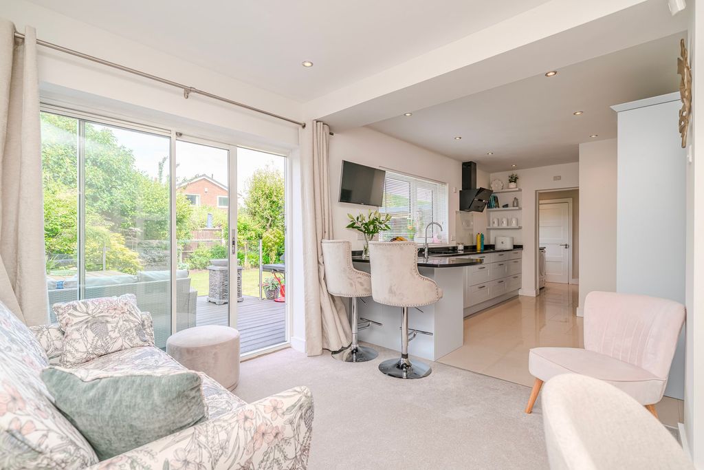 Property photo 3 of 64