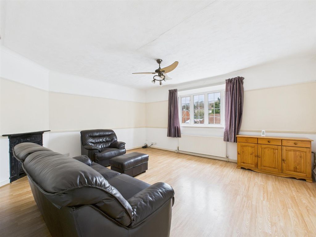 Property photo 3 of 10 Cam02885G0-Pr0513-Still005.Jpg