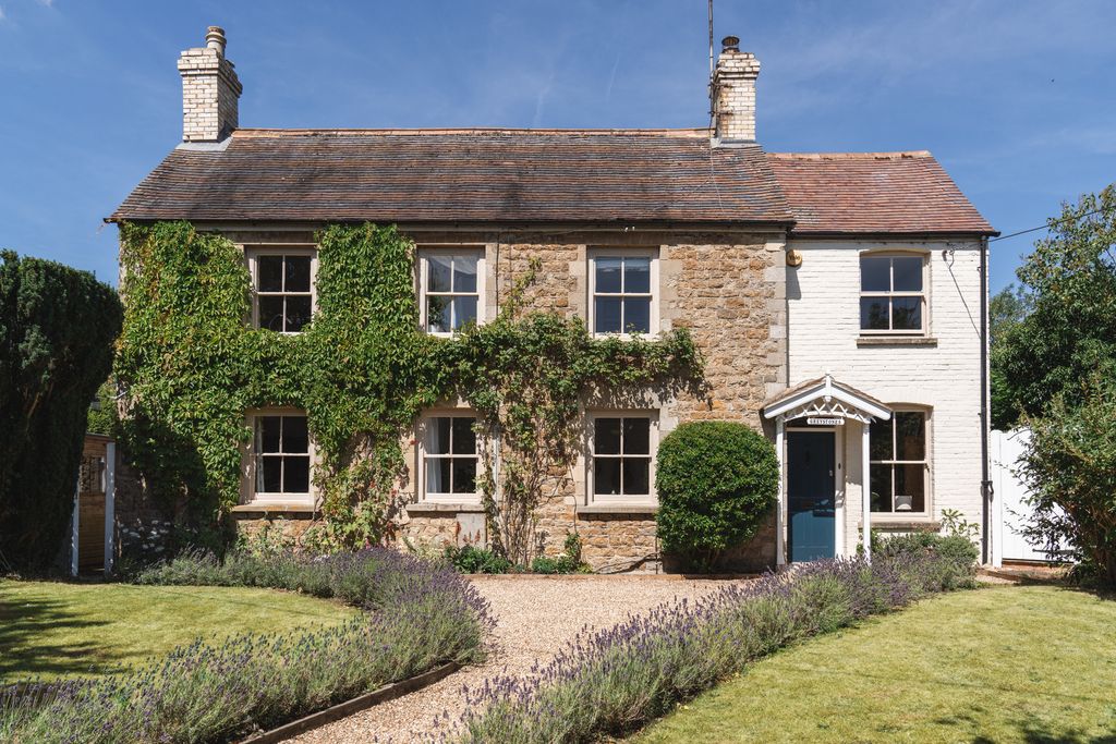 Property photo 2 of 32 298585 - Greystones_Faringdon_Highres-90.Jpg