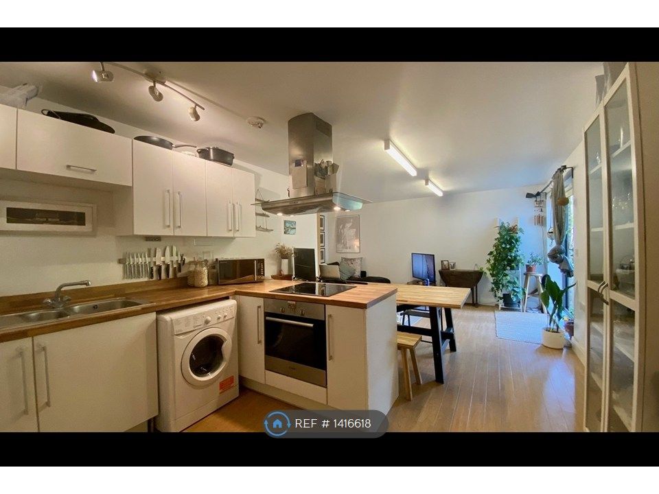 Property photo 3 of 16 Kitchen