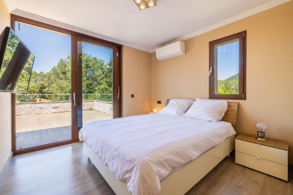 Property photo 2 of 20 Bedroom (1)