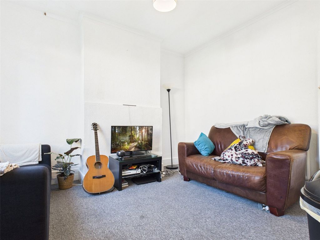 Property photo 3 of 22 Lounge