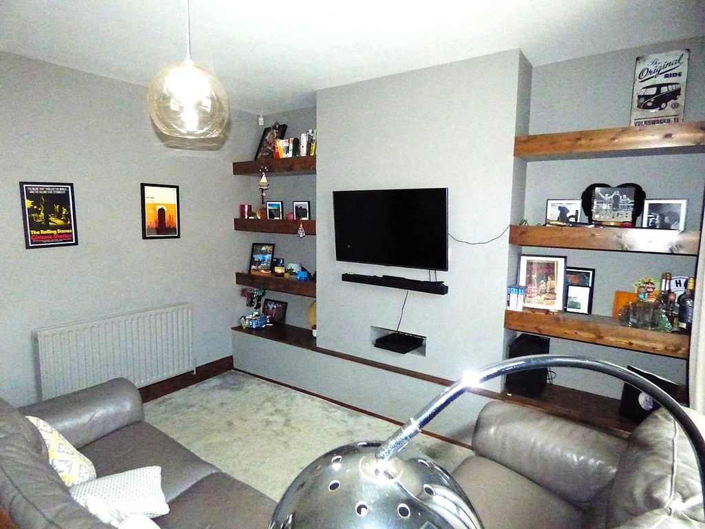 Property photo 2 of 12 Lounge