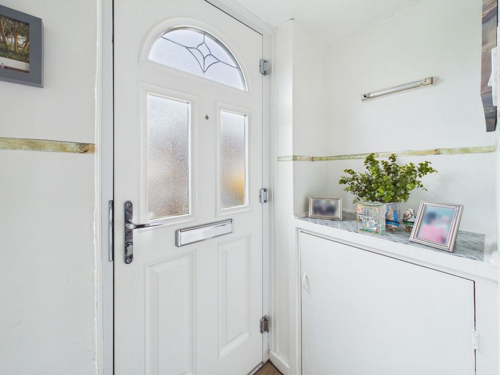 Property photo 2 of 18 Hallway