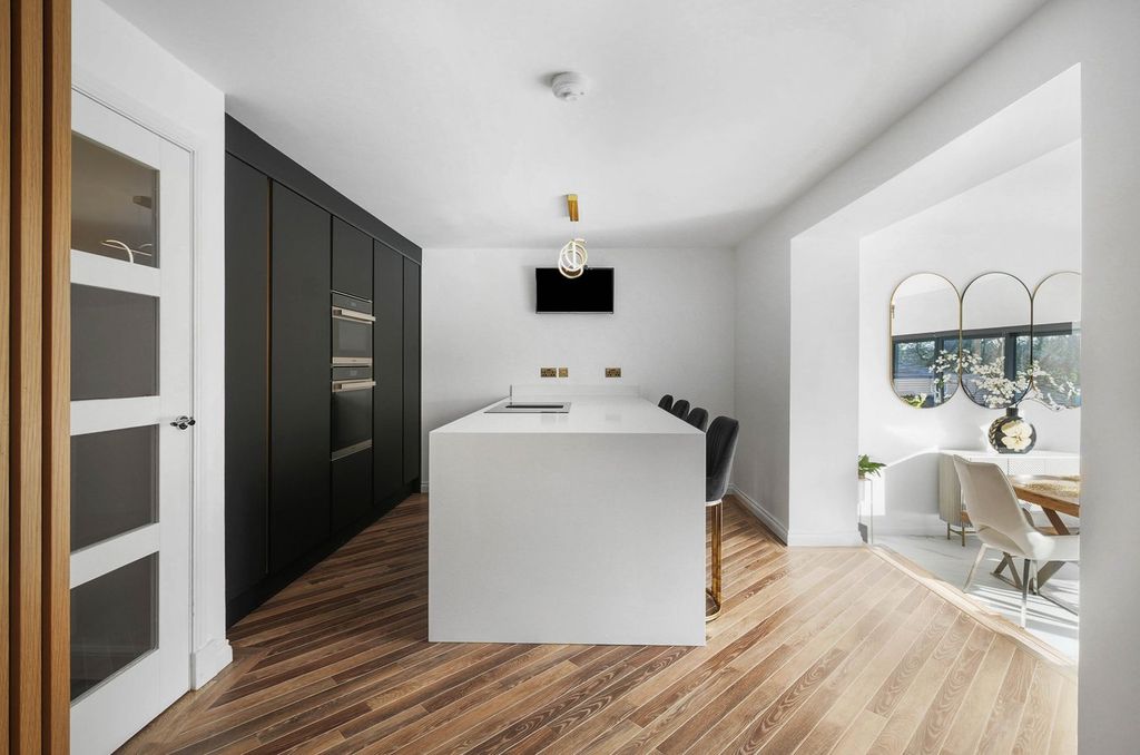 Property photo 3 of 30