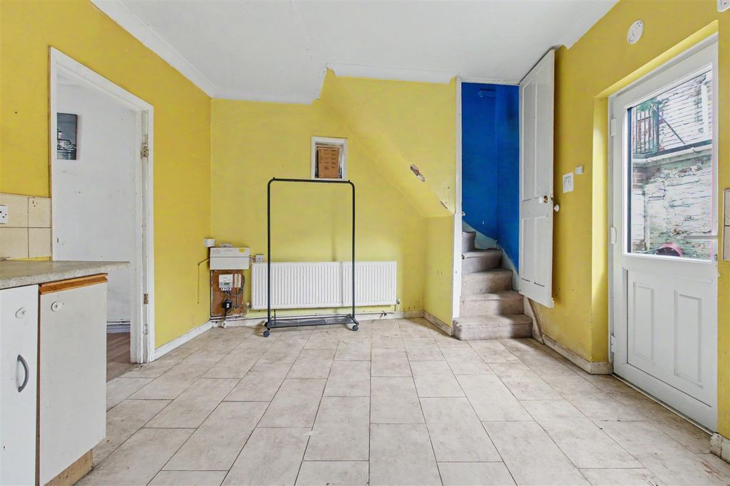 Property photo 3 of 14 Kitchen