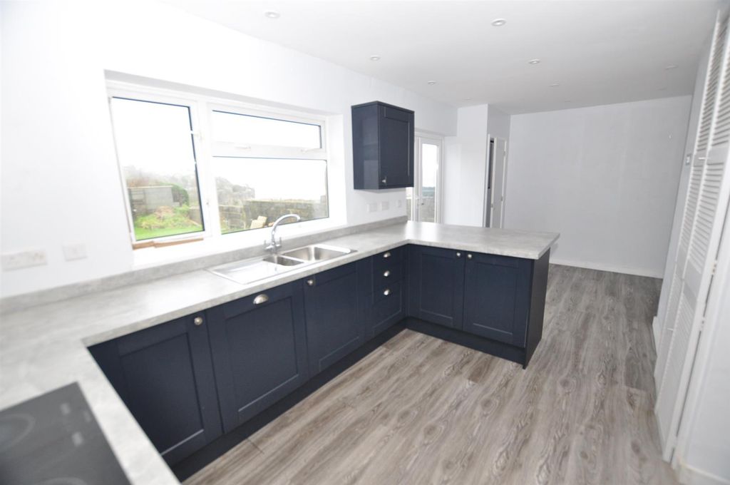 Property photo 3 of 21 Open-Plan Kitchen / Dining Room