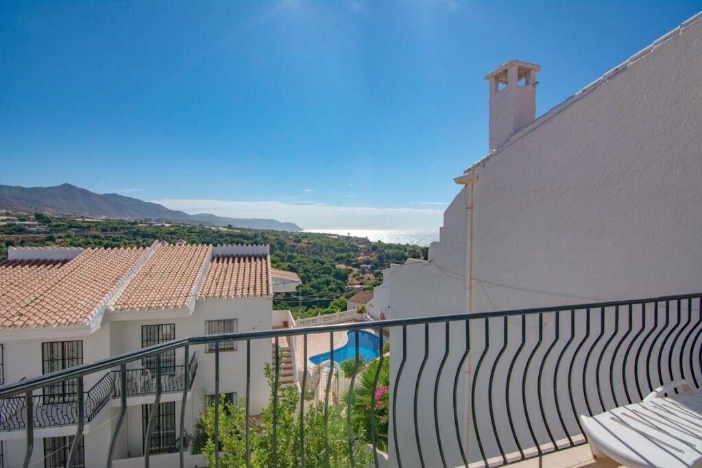 Property photo 1 of 10 Upper Terrace Sea View