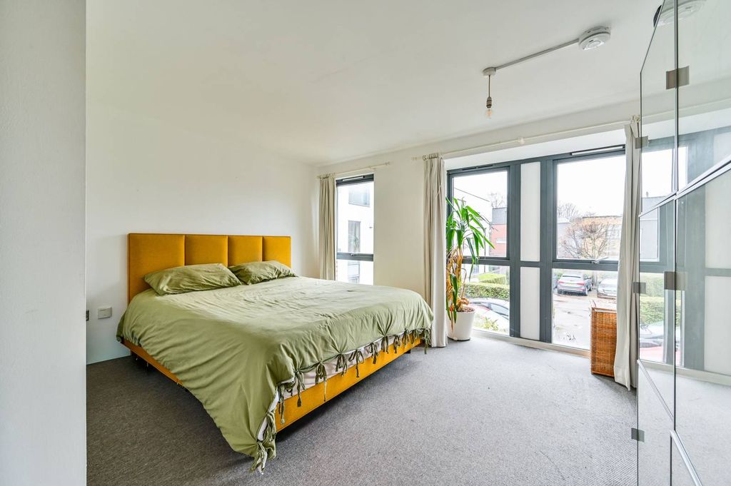 Property photo 2 of 5