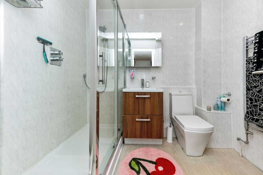 Additional image 10 of 2 bed flat for saleGrosvenor Crescent, Grimsby, Lincolnshire DN32