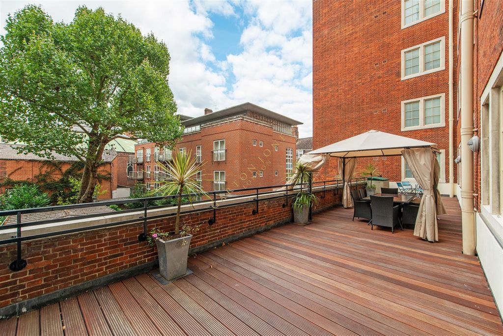 Property photo 2 of 11 Terrace.Jpg