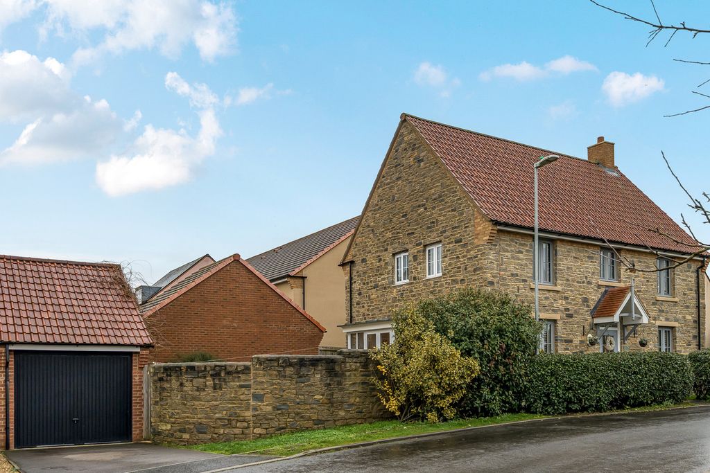 Property photo 2 of 24