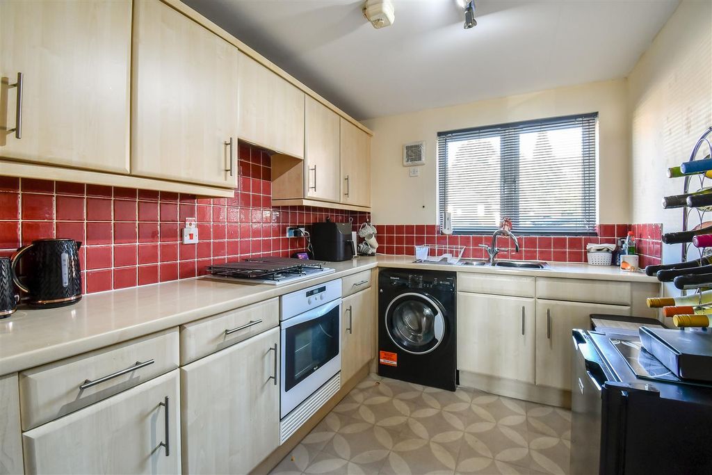 Property photo 3 of 14 Kitchen / Breakfast