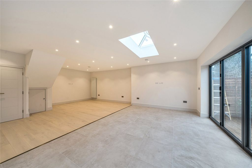 Property photo 2 of 35 Picture No. 29