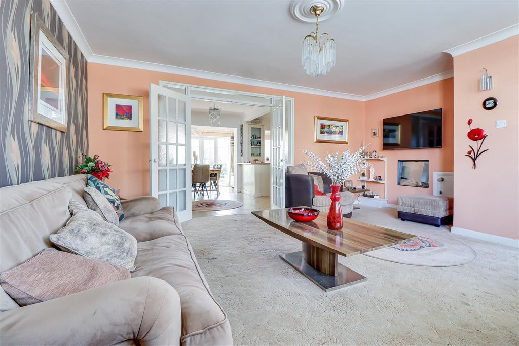 Property photo 2 of 25