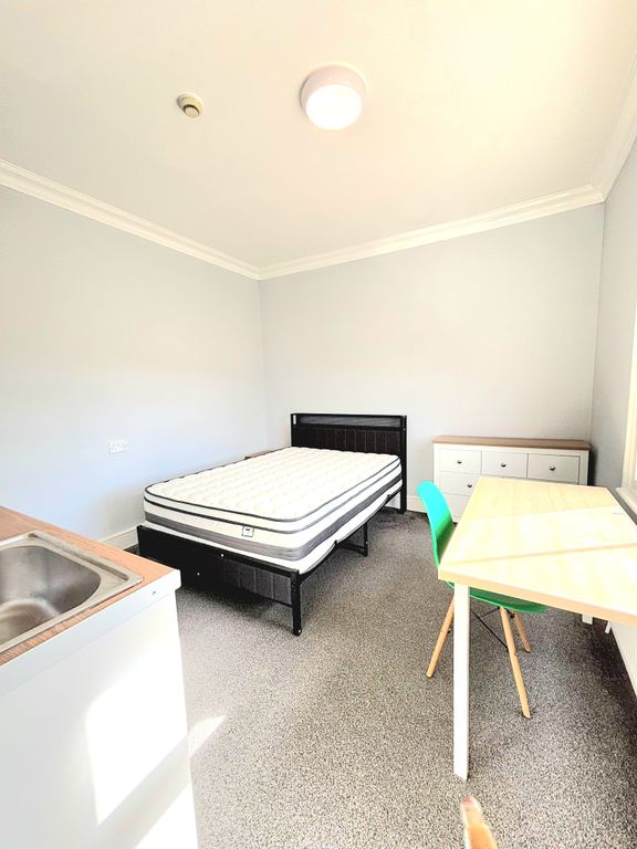 Property photo 1 of 4 Bedroom
