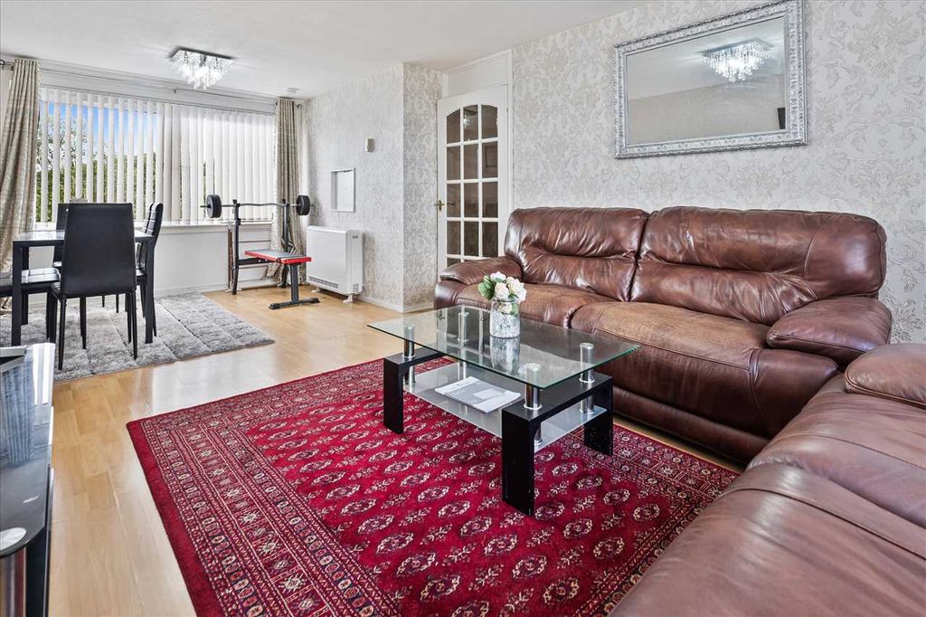 Property photo 3 of 22 Lounge Dining (2)