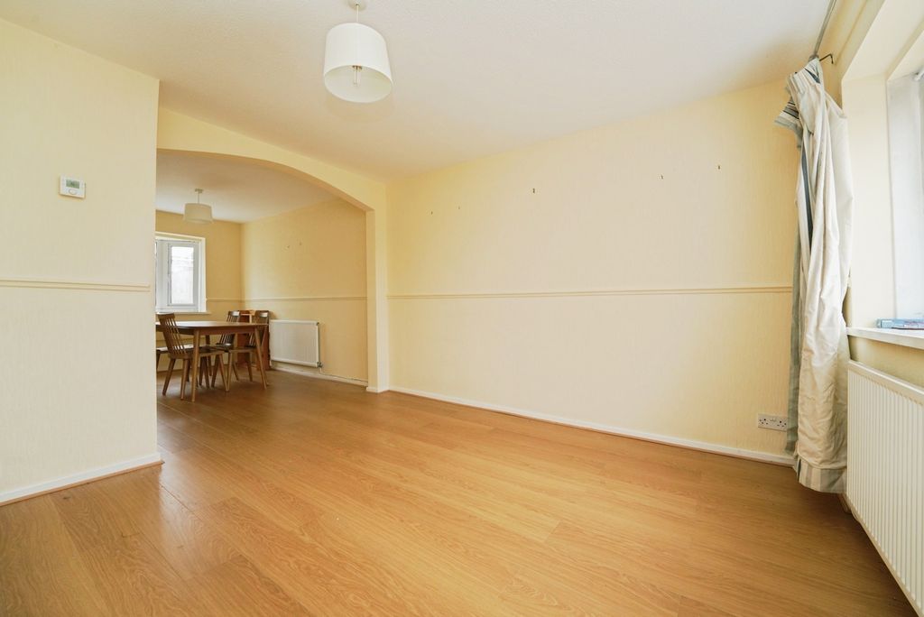 Property photo 3 of 9 Photo