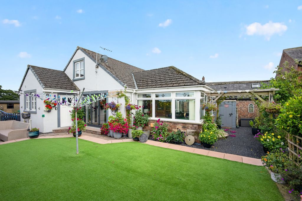Property photo 1 of 17 Outside