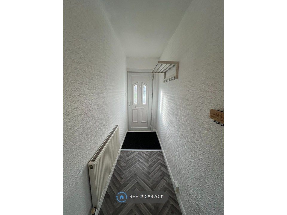 Property photo 3 of 13 Hallway