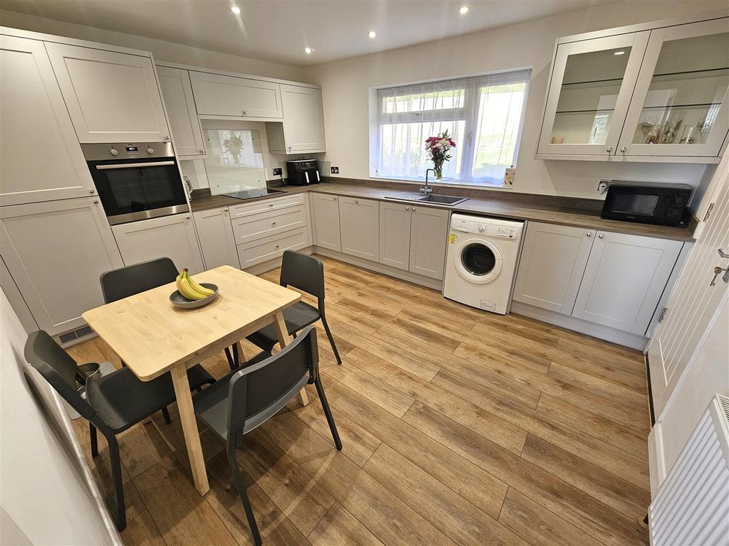 Property photo 3 of 15 Kitchen.Jpg