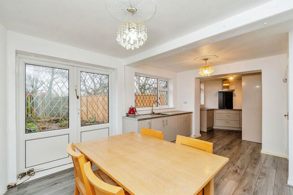 Property photo 2 of 9 Kitchen