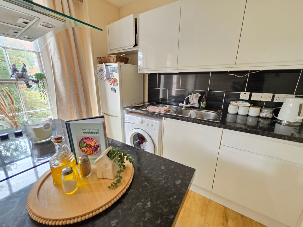 Property photo 3 of 6 Kitchen