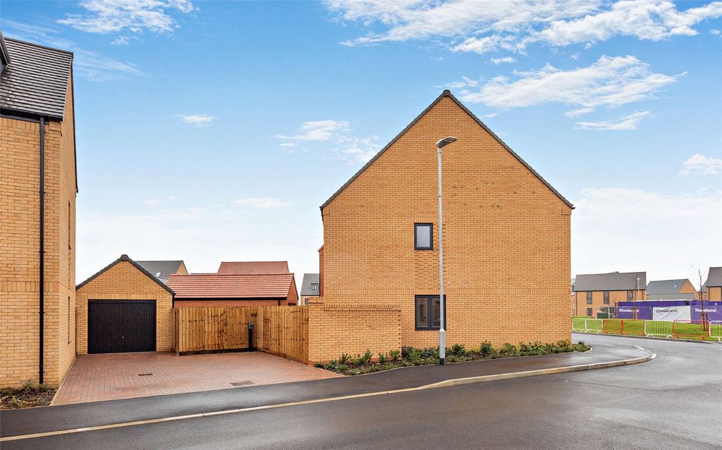 Property photo 2 of 18 Side