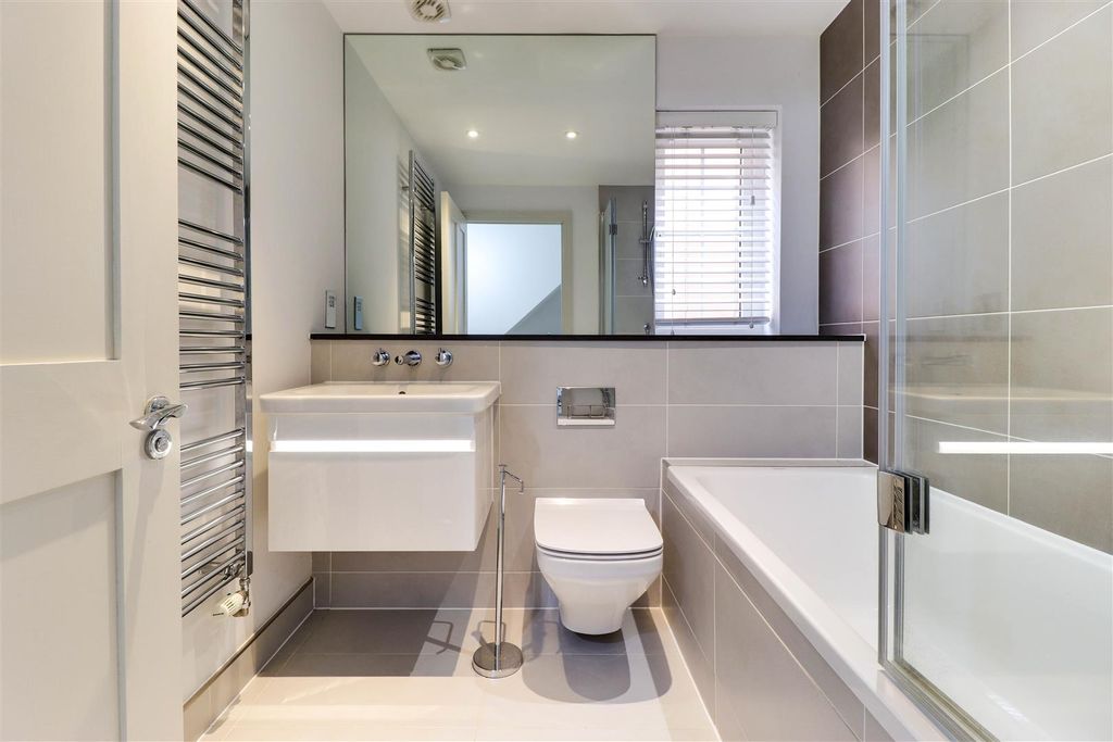 Property photo 3 of 23 Bathroom 1.2.Jpg