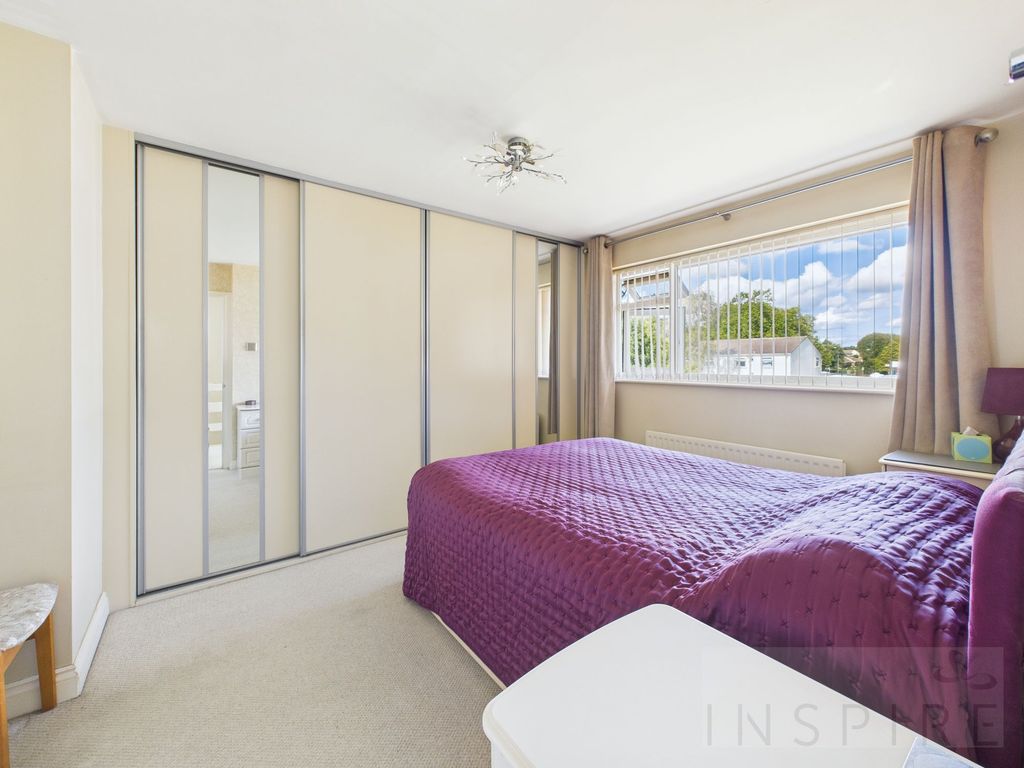 Property photo 2 of 33