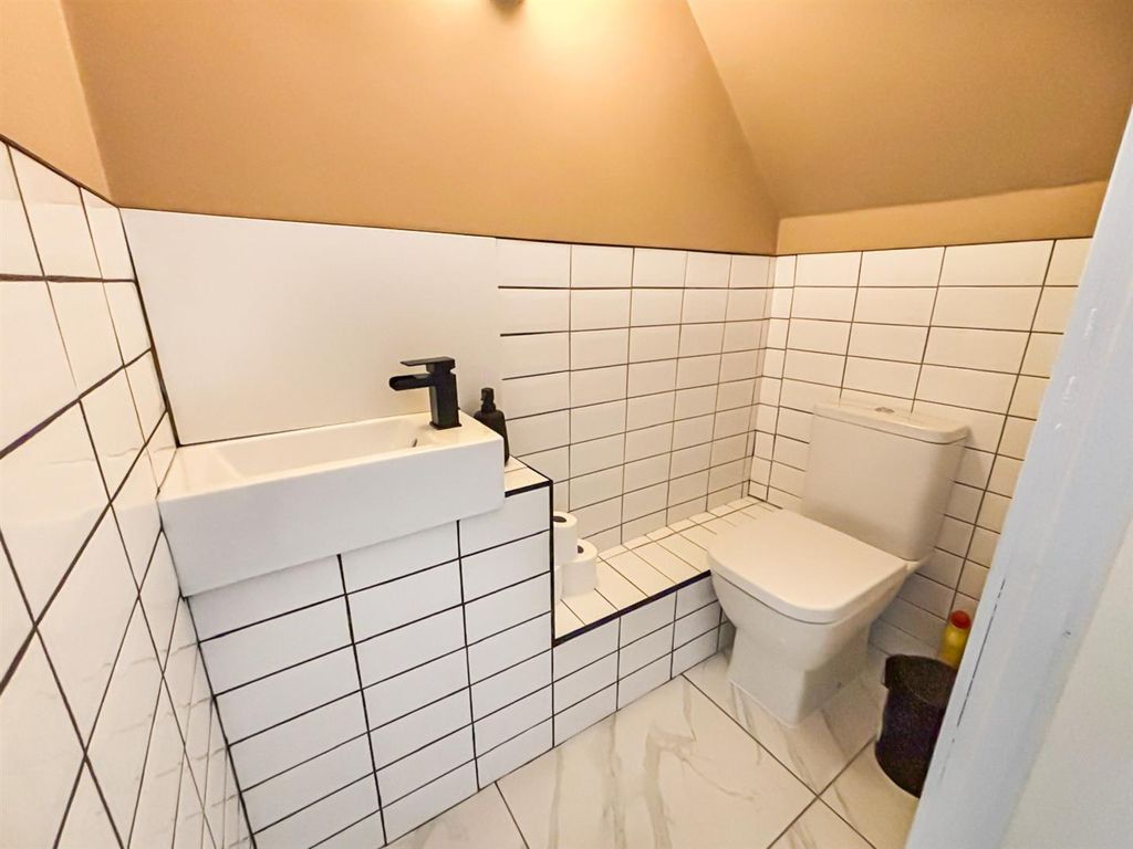 Property photo 3 of 10 Cloaks.Jpg
