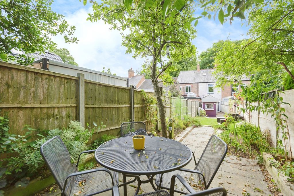 Property photo 2 of 11 Garden