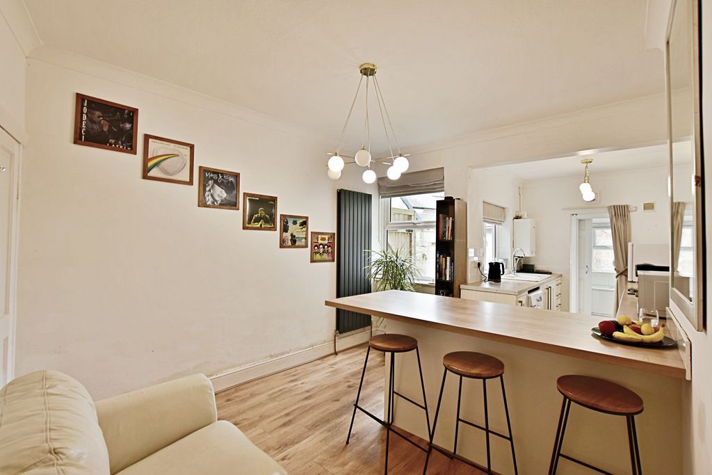 Property photo 3 of 13 Photo 7