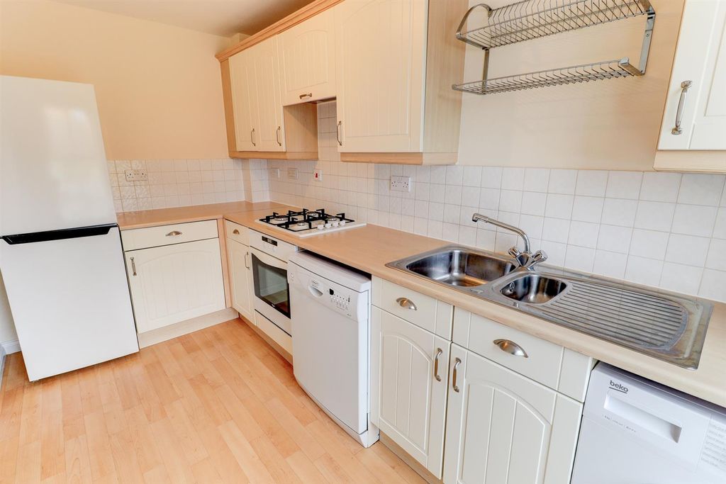Property photo 3 of 21 Kitchen