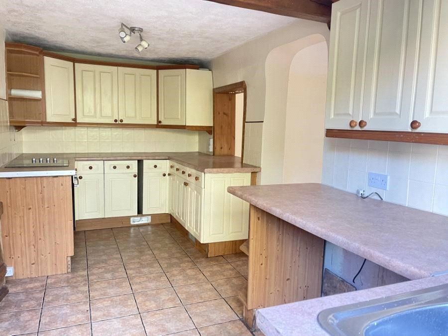 Property photo 3 of 14 Kitchen