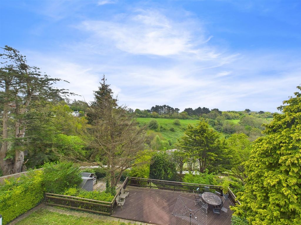 Property photo 2 of 21 Cam02887G0-Pr0443-Still015.Jpg