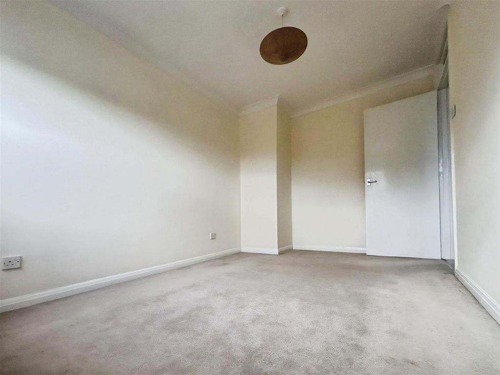 Property photo 2 of 10 44Ed2d1F-Stour 20Walk.Jpg