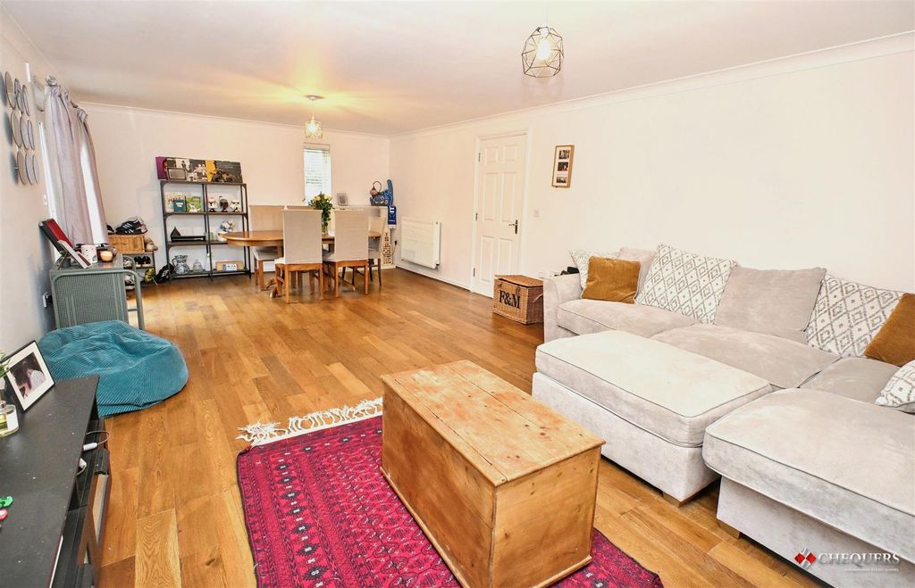 Property photo 2 of 13 Lounge/ Dining