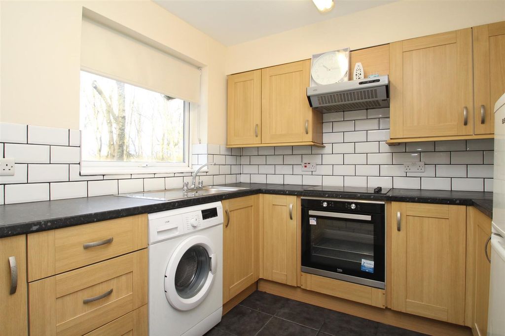 Property photo 2 of 10 31 Aston Kitchen 1.Jpg